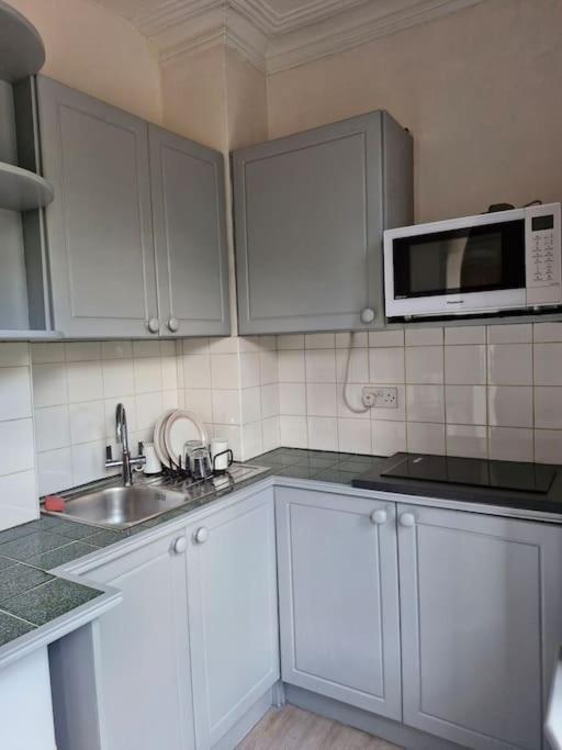 Bright Studio Apartment In A Perfect Location لندن المظهر الخارجي الصورة